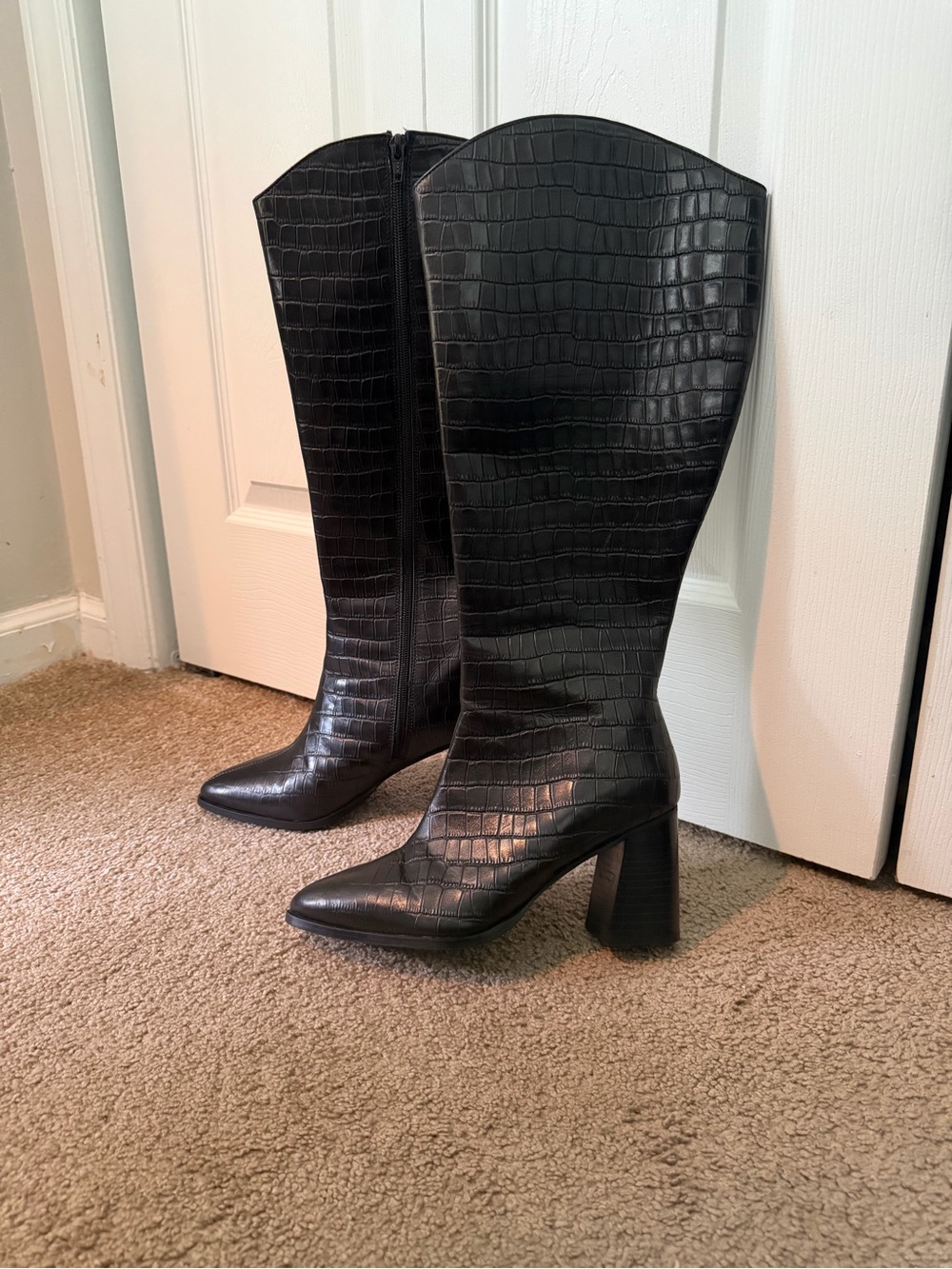 Black Croc-Embossed Pointed Knee Boots with Sculpted Block Heel